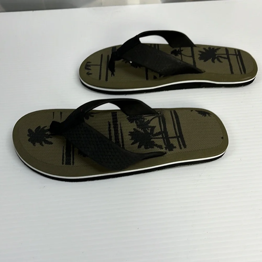 Men’s  George flip flops   New but no tags